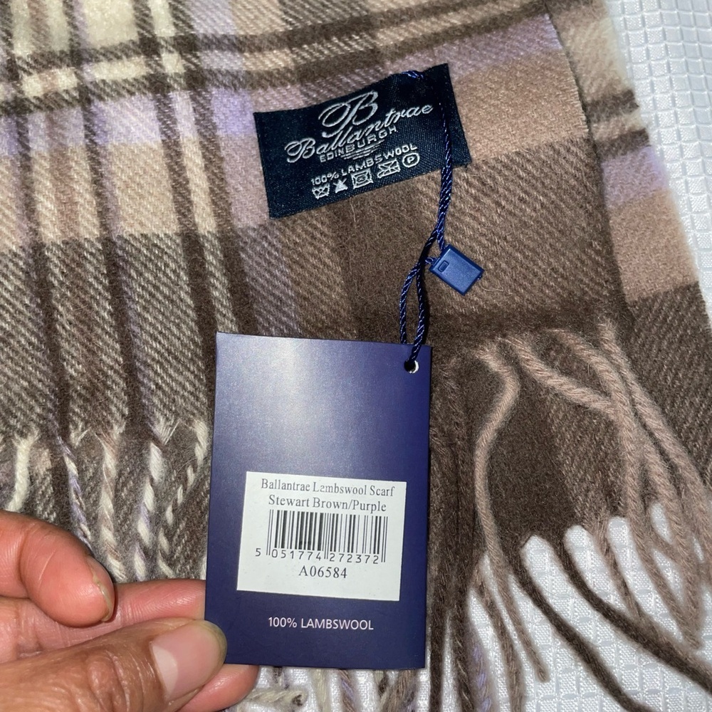 Elegant Plaid Men's Scarf in Brown and Tan - Picture 3 of 4